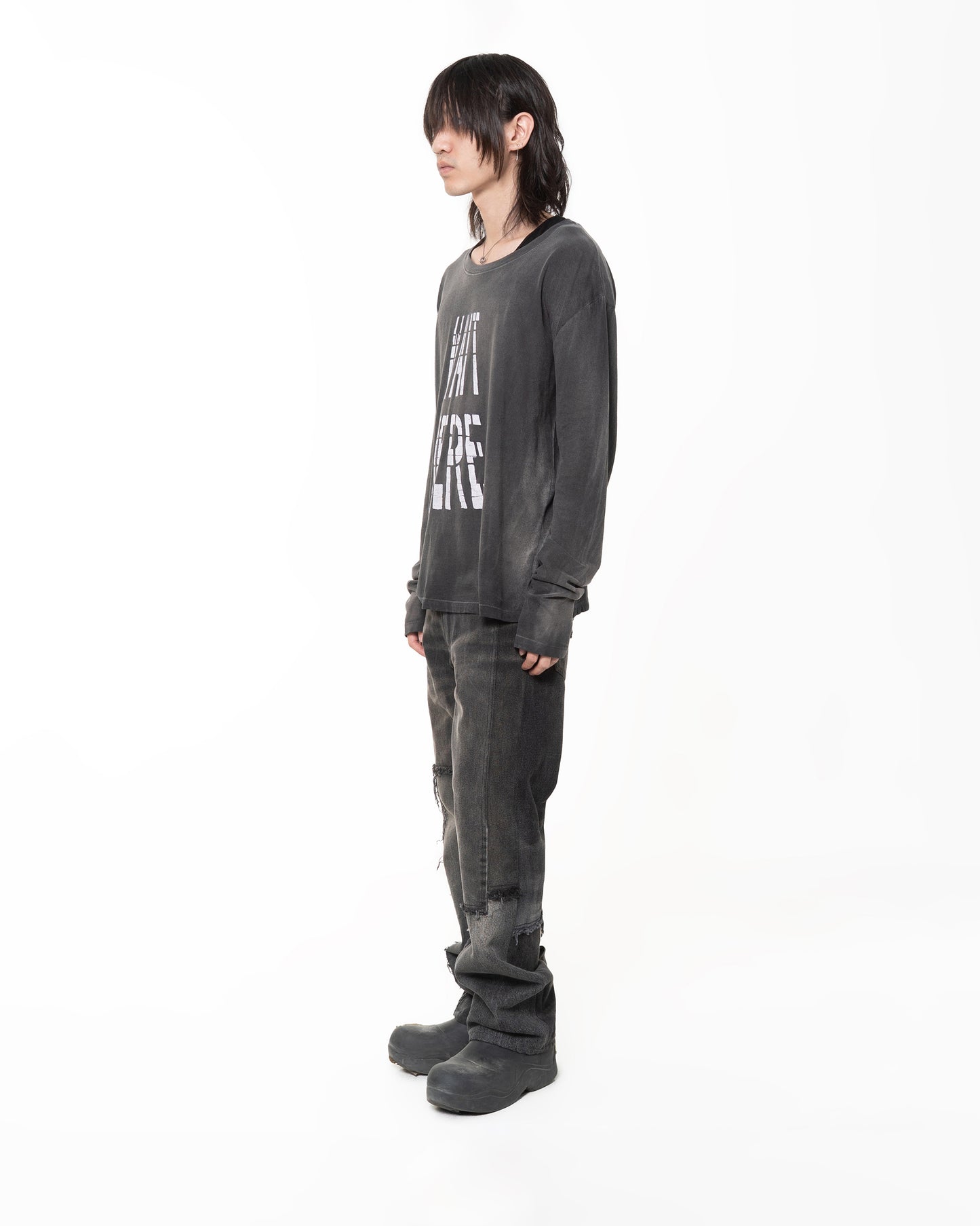 WAIT HERE LONGSLEEVE WASHED BLACK