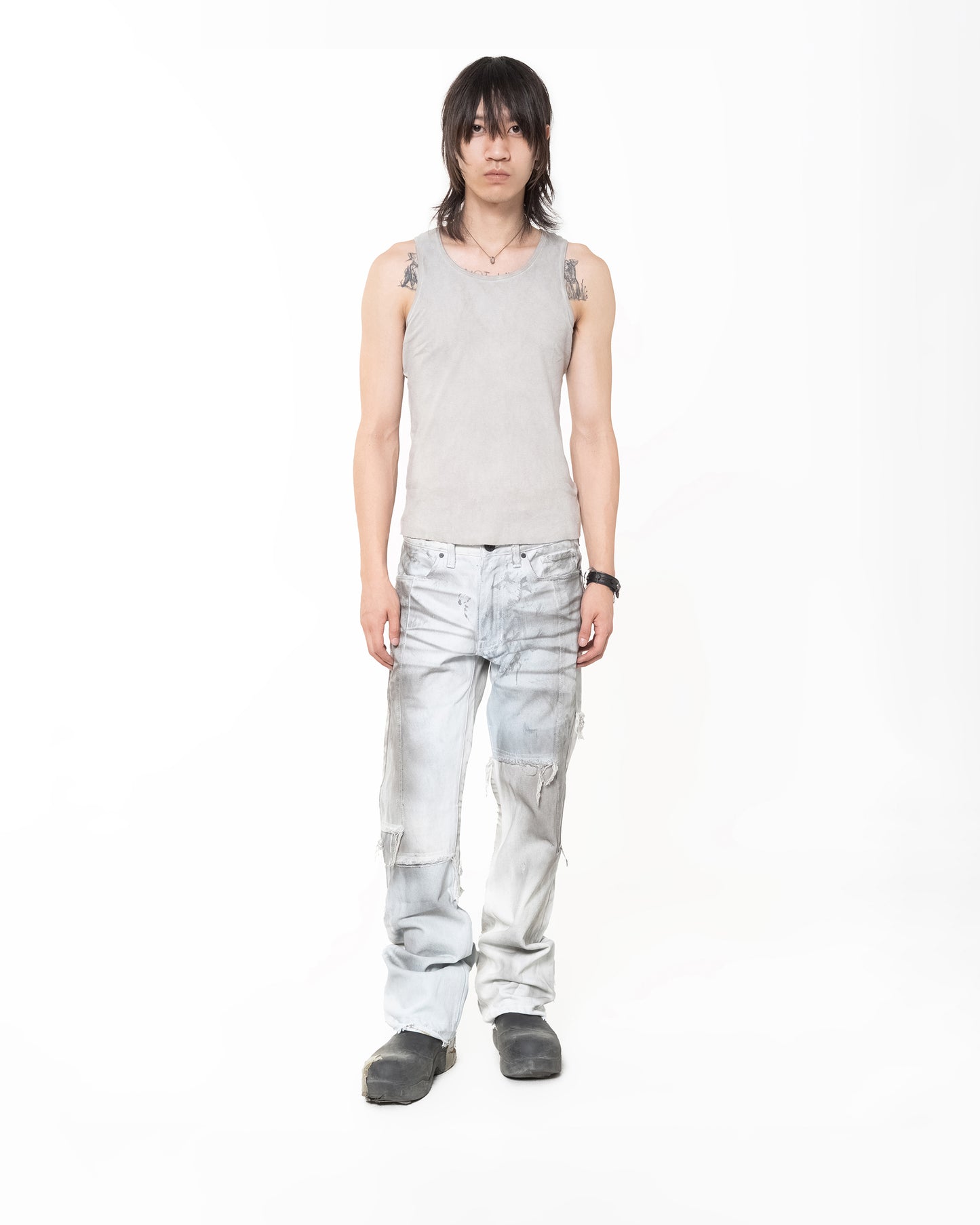 DIRTY BLEACHED SCRAP DENIM